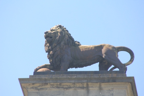 The lion protecting the globe